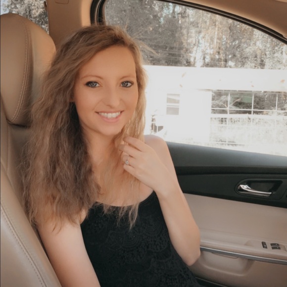 Meet your Posher, Amber - Picture 1 of 6